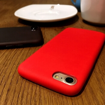 Meniace sa termo ochranný kryt pre Apple iPhone 7 - čierno/červený