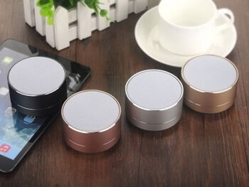 Hliníkový Bluetooth prenosný LED reproduktor - strieborný