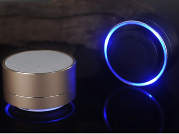 Hliníkový Bluetooth prenosný LED reproduktor - ružový