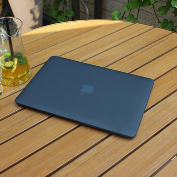 Plastový ochranný obal pre Apple MacBook Air 13" (2018-2020) - čierny