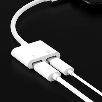 Adaptér s dvojitou redukciou Lightning pre nabíjanie a slúchadlá Apple iPhone 7, 8 Plus, X, XS a ďalšie strieborný
