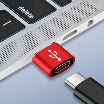 Redukcia adaptér s USB-C výstupom as USB 3.0 vstupom červená