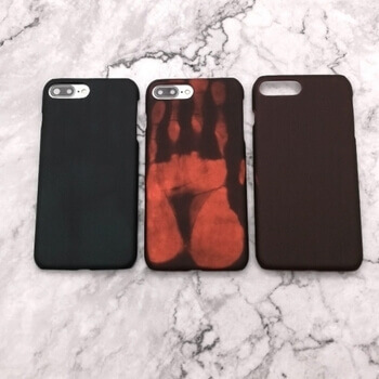 Meniace sa termo ochranný kryt pre Apple iPhone XR - čierno/červený