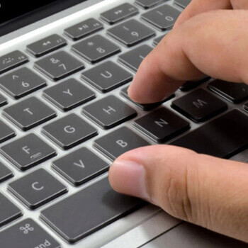 Silikónový ochranný obal na klávesnici EÚ verzia pre Apple MacBook Air 13" (2020) - čierny