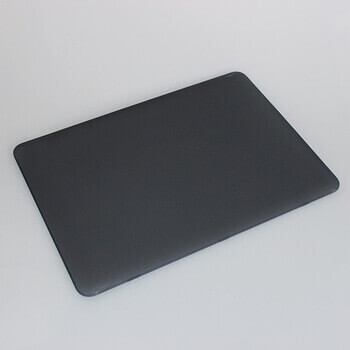 Plastový ochranný obal pre Apple MacBook Pro 16" (2023, M2 Pro, M2 Max) - čierny