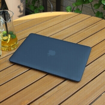 Plastový ochranný obal pre Apple MacBook Pro 16" (2023, M2 Pro, M2 Max) - šedý