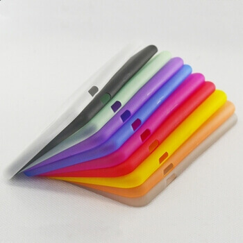 Ultratenký plastový kryt pre Apple iPhone 13 - fialový
