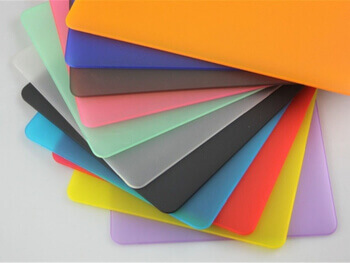 Plastový ochranný obal pre Apple MacBook Air 15,3" (2023, M2) - čierny