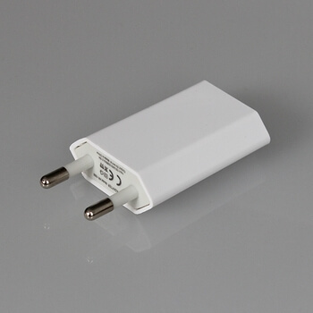 Univerzálna USB sieťová nabíjačka do steny