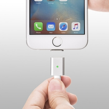 USB nabíjací kábel s magnetickou koncovkou Lightning pre Apple - strieborný